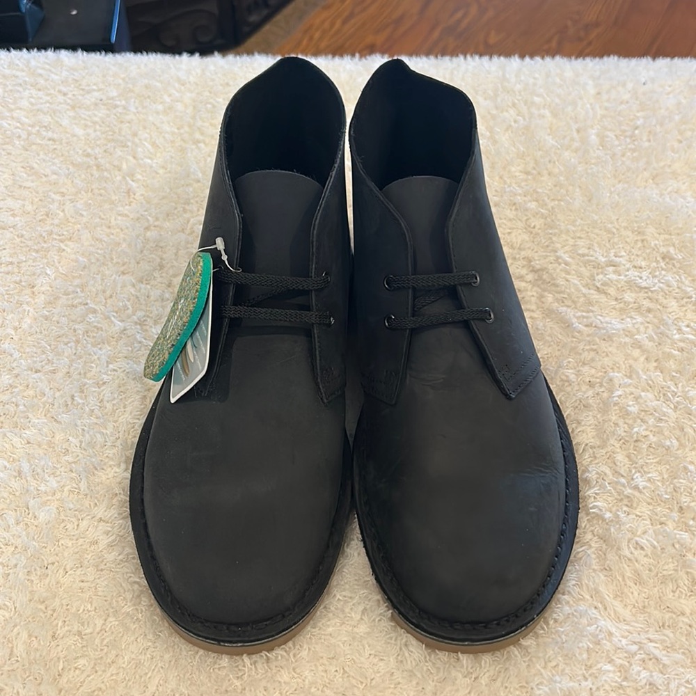 NEW! Clarks Men’s Oiled Leather Boots in Black